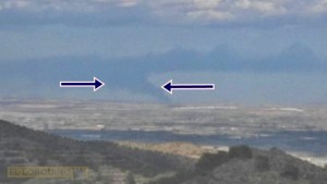 Vista de la gran columna de humo desde el Cerro de La Salud de La Hoya (Lorca). 