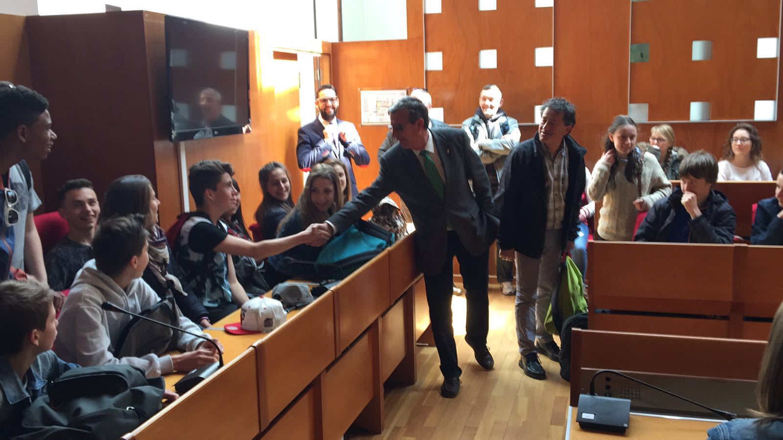 f265148f-ee81-4771-b40e-25c53136e715