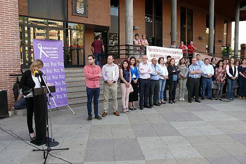 AgresionmachistaenMolina-Concentracionrepulsaylecturamanifiesto-23may16-NOTICIA