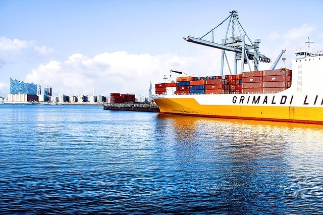 shipping-containers-1150062_640